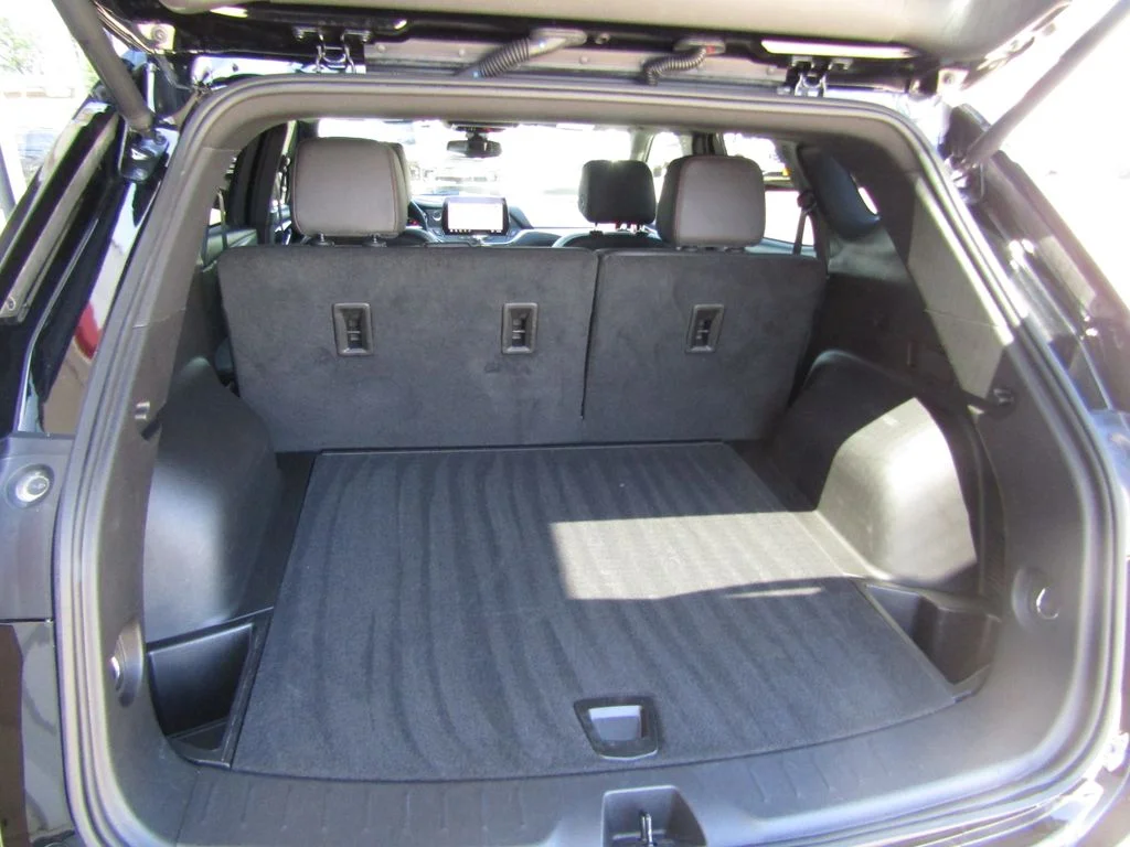 Used 2025 Black Chevrolet RS image 35