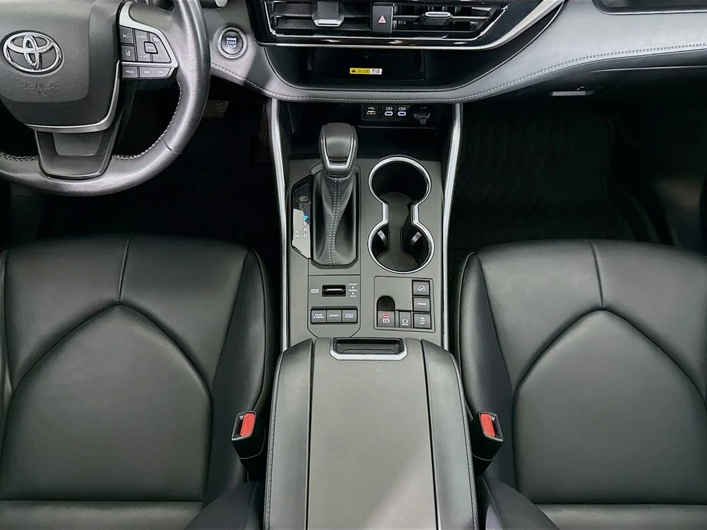 Used 2023  Toyota XLE image 16