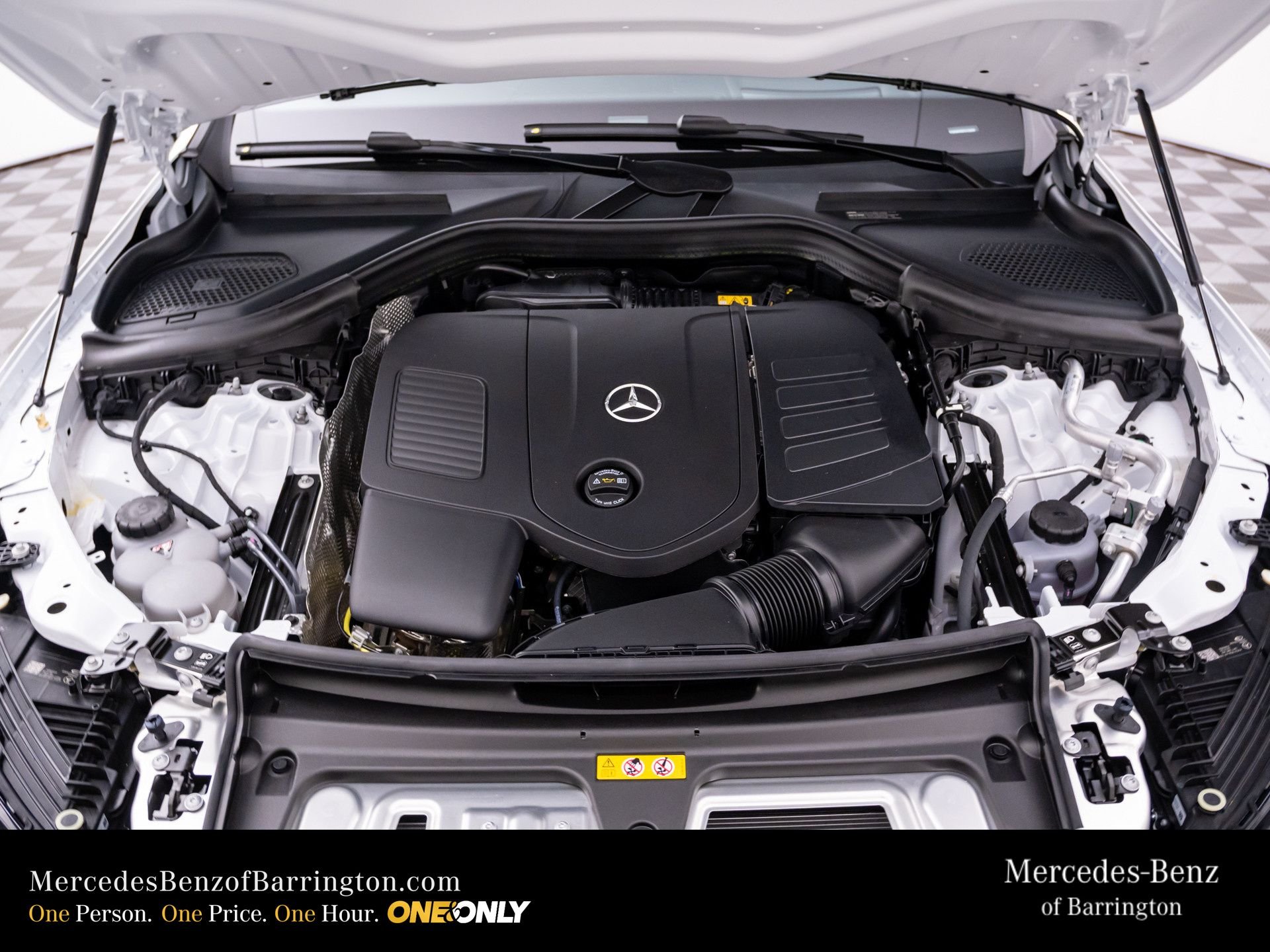 New 2026 MANUFAKTUR Moonlight White Metallic Mercedes-Benz GLC 300 image 32