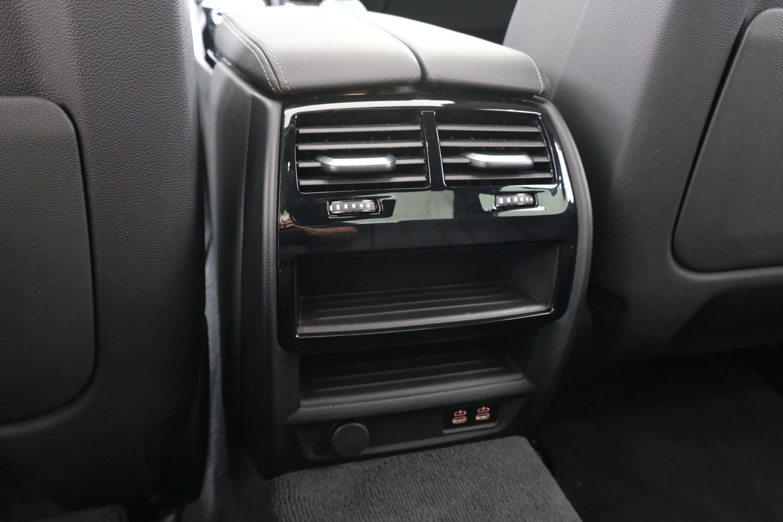 Used 2023 Black Sapphire Metallic BMW 540i xDrive image 36