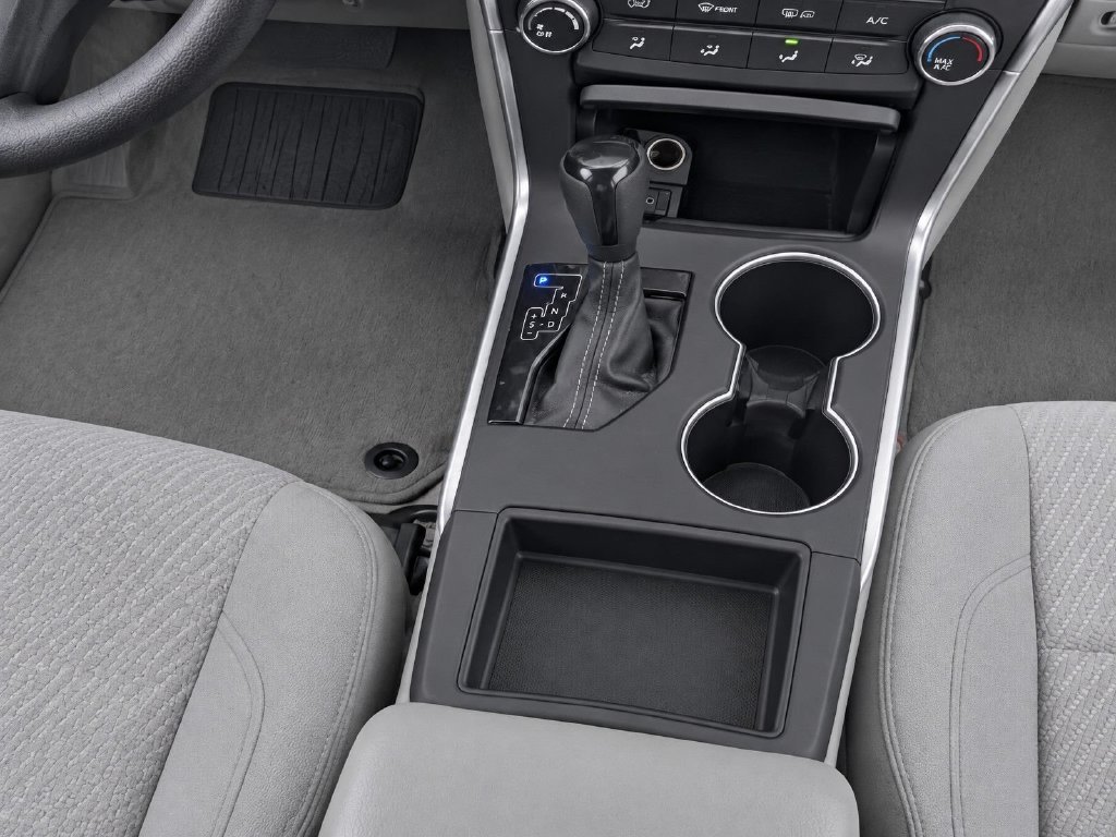 Used 2015 Gray Toyota LE image 13