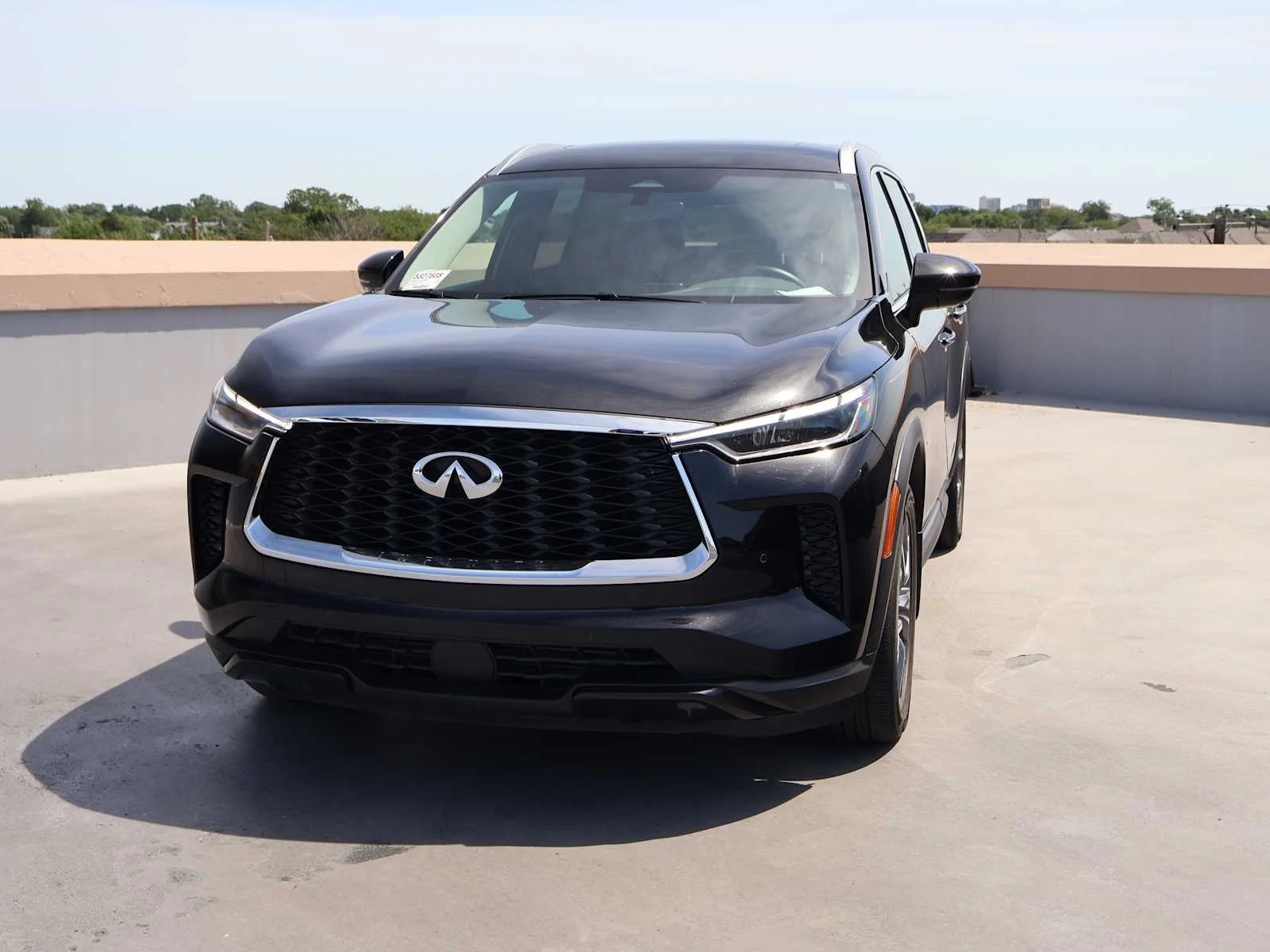 Certified Used 2025 Mineral Black INFINITI LUXE image 2