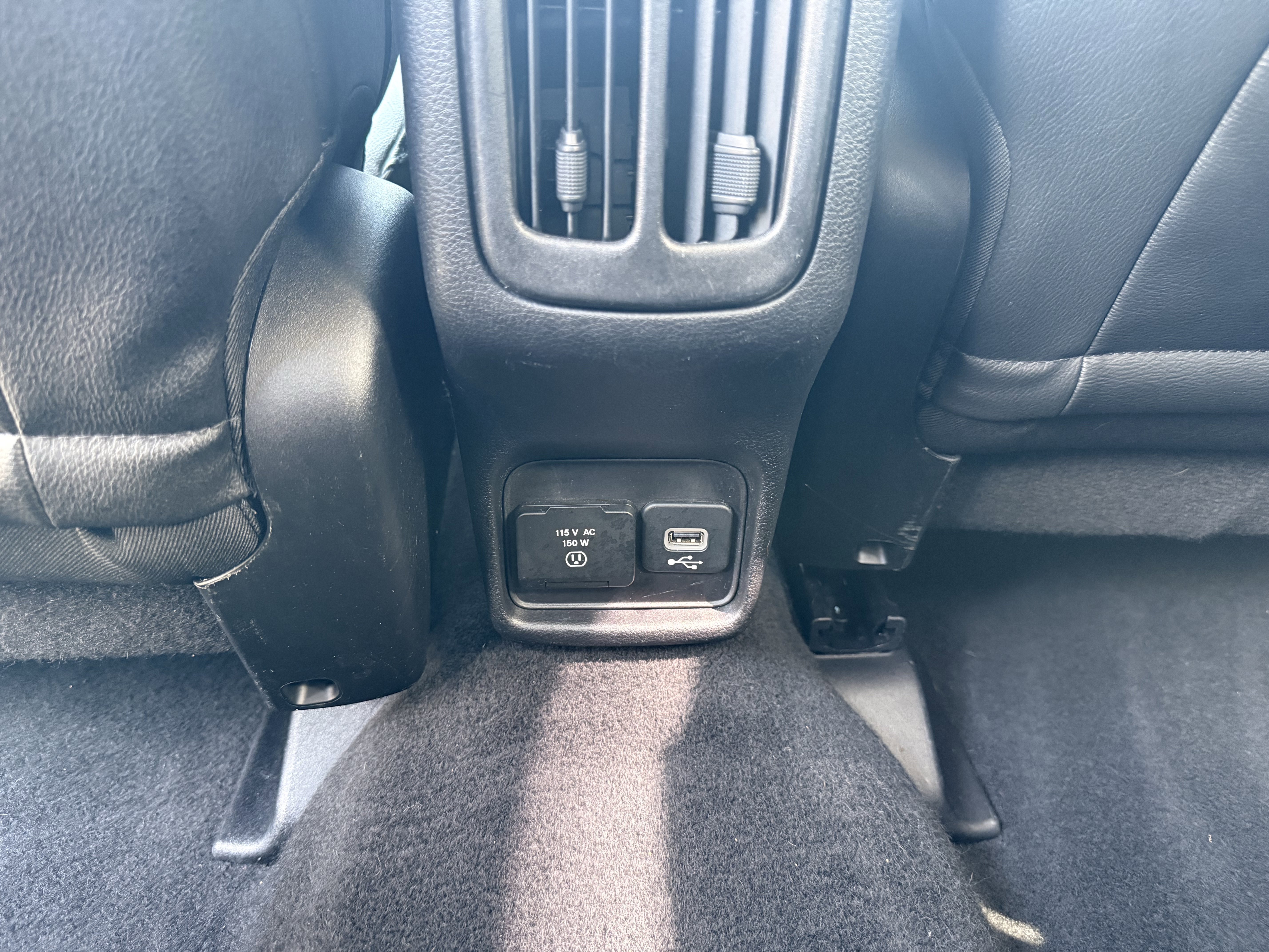 Used 2018 White Clearcoat Jeep Latitude image 30