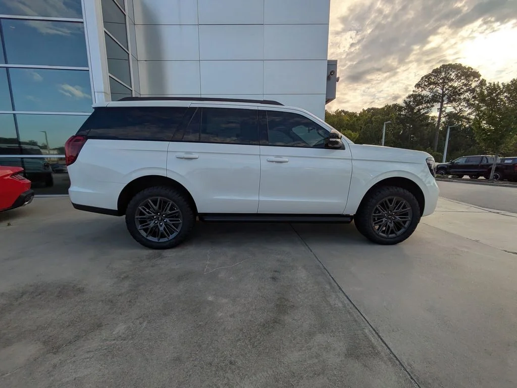 New 2026 Star White Metallic Tri-Coat Ford Platinum image 3