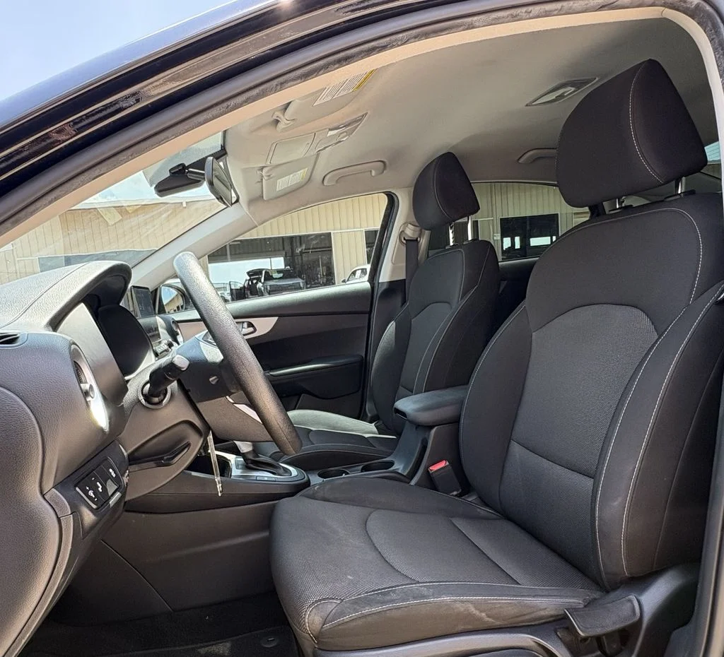 Used 2023 Aurora Black Pearl Kia LXS image 12