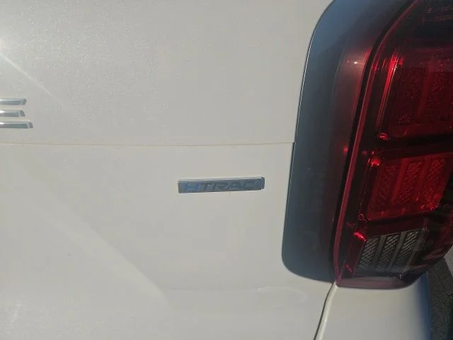 Used 2025 White Hyundai SEL image 7