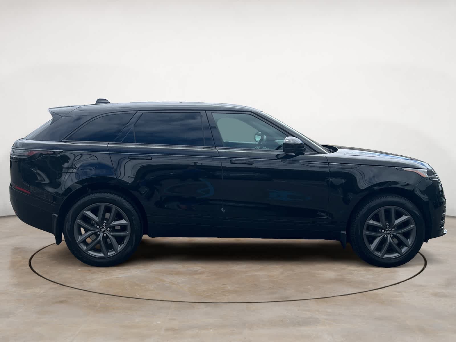 Used 2026 Santorini Black Metallic Land Rover Dynamic SE image 6