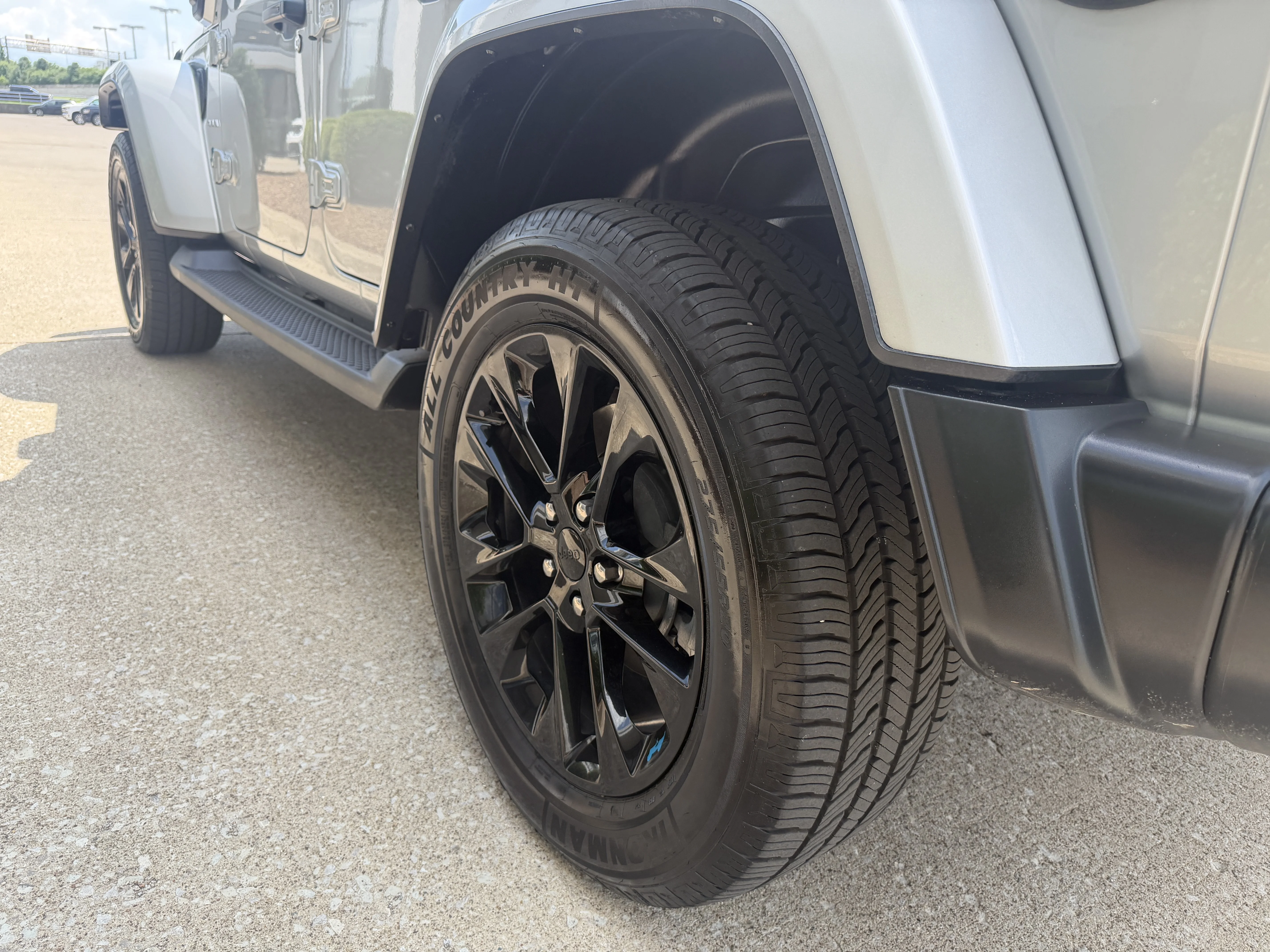 Used 2022 Silver Zynith Clearcoat Jeep Unlimited Sahara image 16
