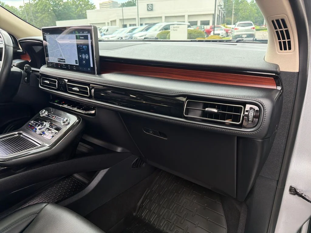 Used 2023 Radiance Metallic Lincoln Reserve image 32