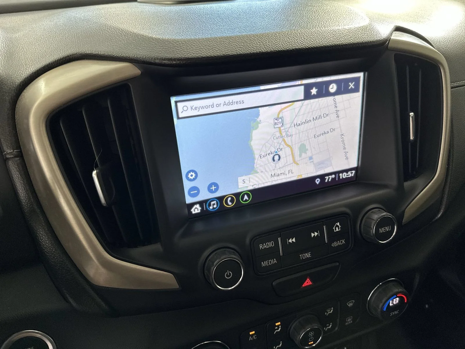 Used 2018 White GMC Denali image 18