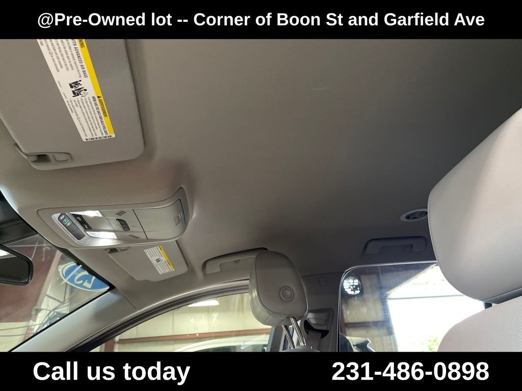 Used 2023 Silver GMC SLT image 13