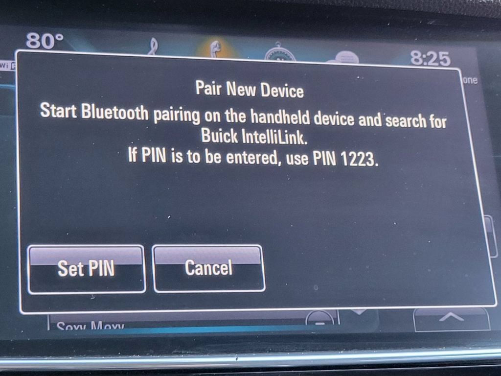 Used 2018 Summit White Buick Essence image 3