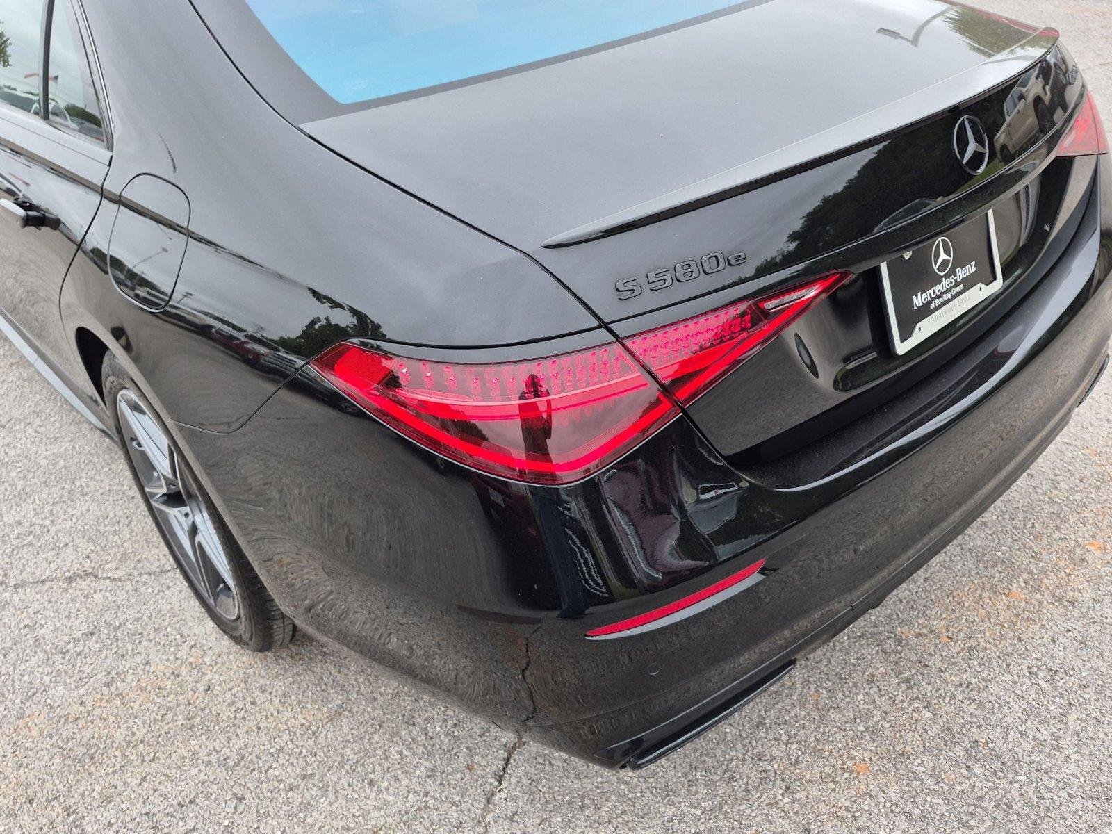 Used 2025 Obsidian Black Metallic Mercedes-Benz S 580e image 11