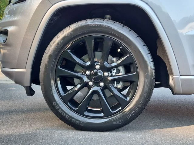 Used 2019 Silver Jeep Altitude image 19