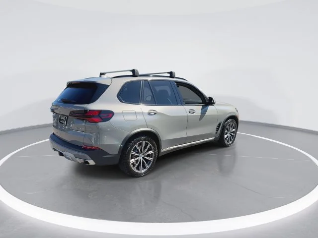 Used 2025  BMW xDrive40i image 8