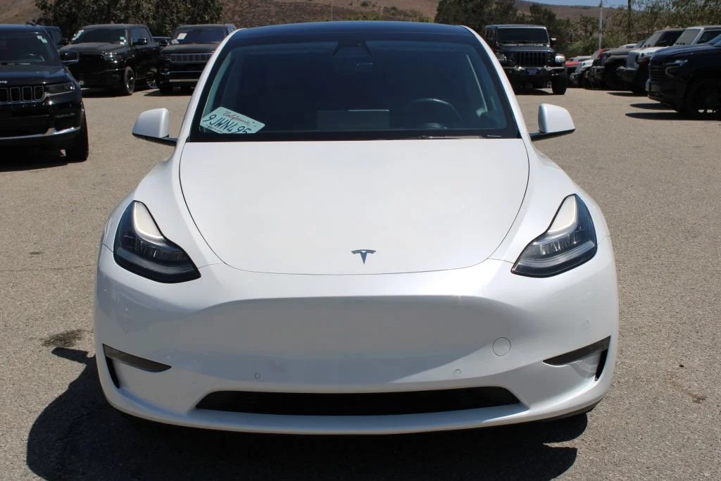 Used 2021 White Tesla Standard Range image 2
