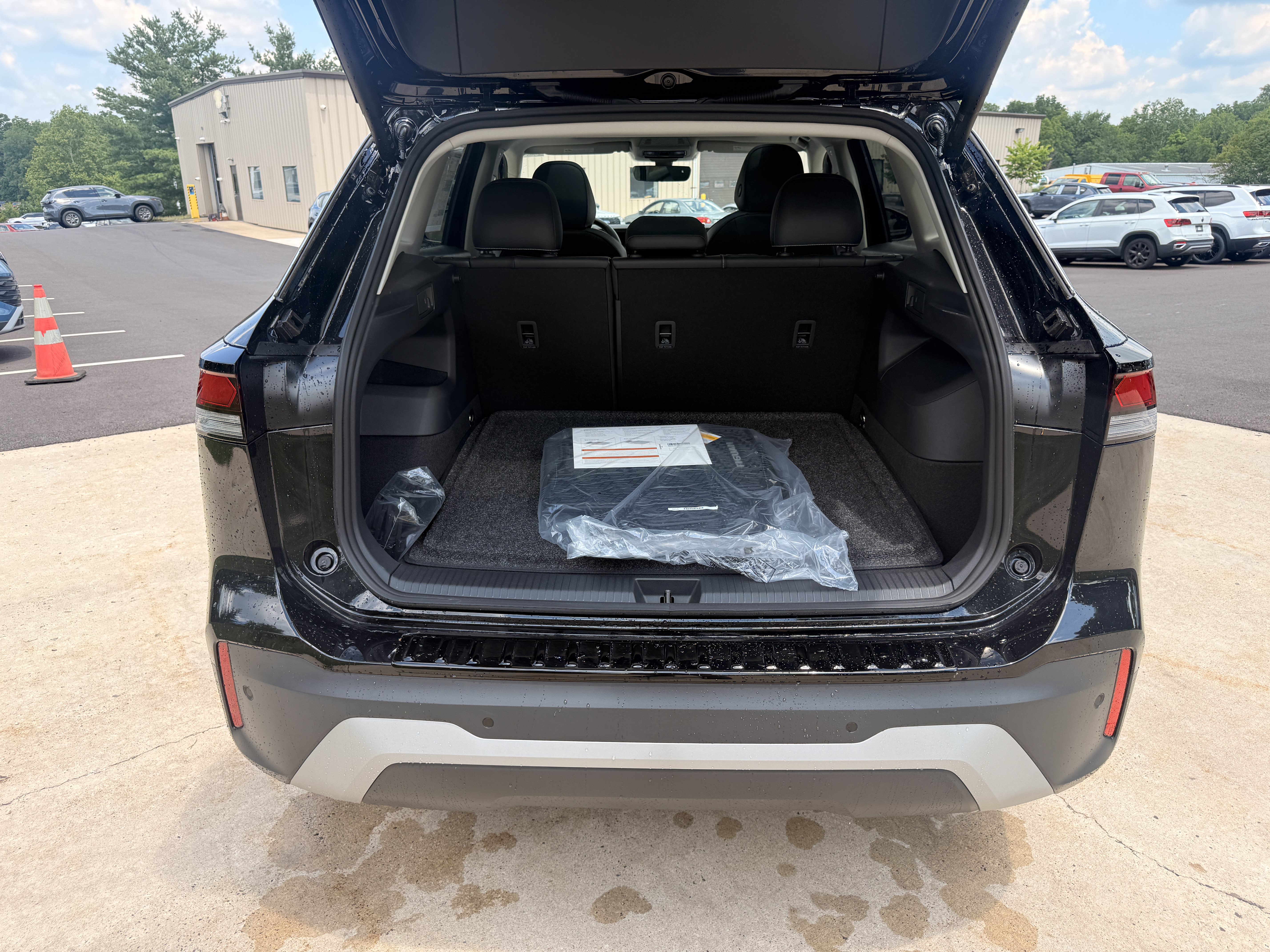 New 2026 Deep Black Pearl Volkswagen SE image 12