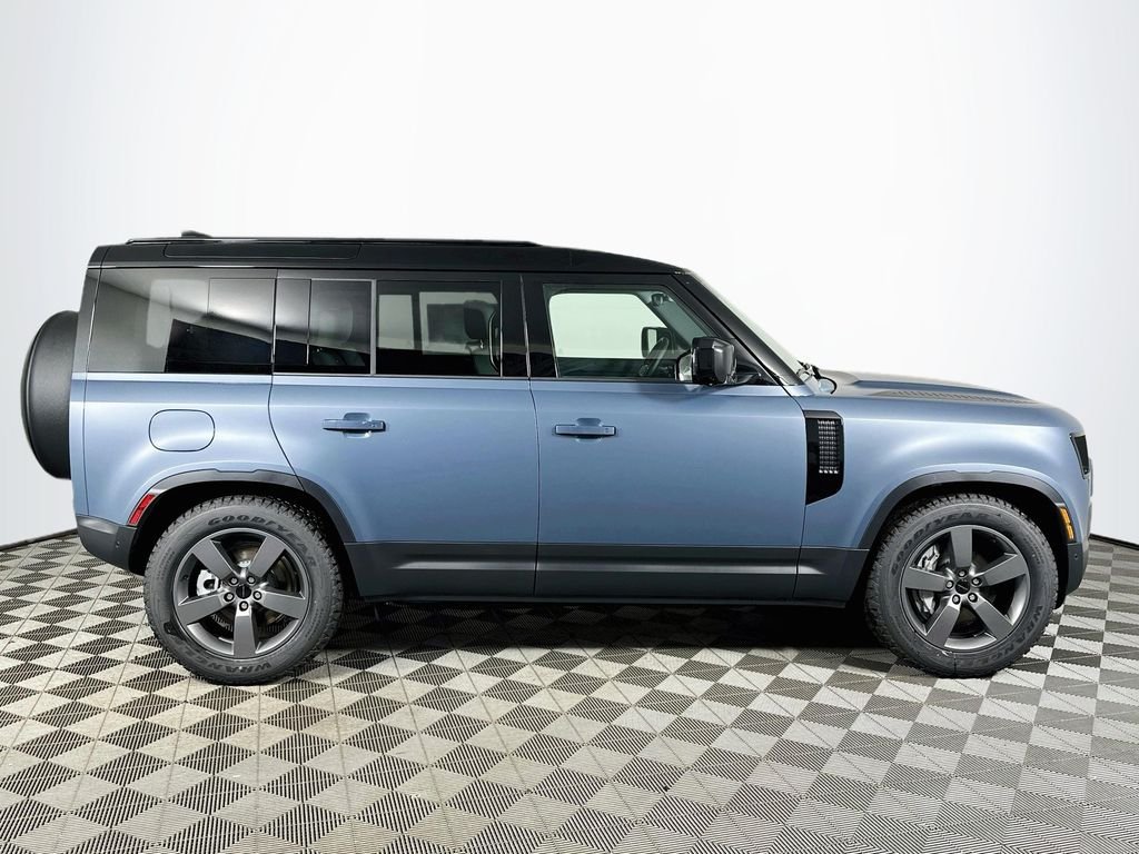New 2026 Tasman Blue Land Rover S image 4