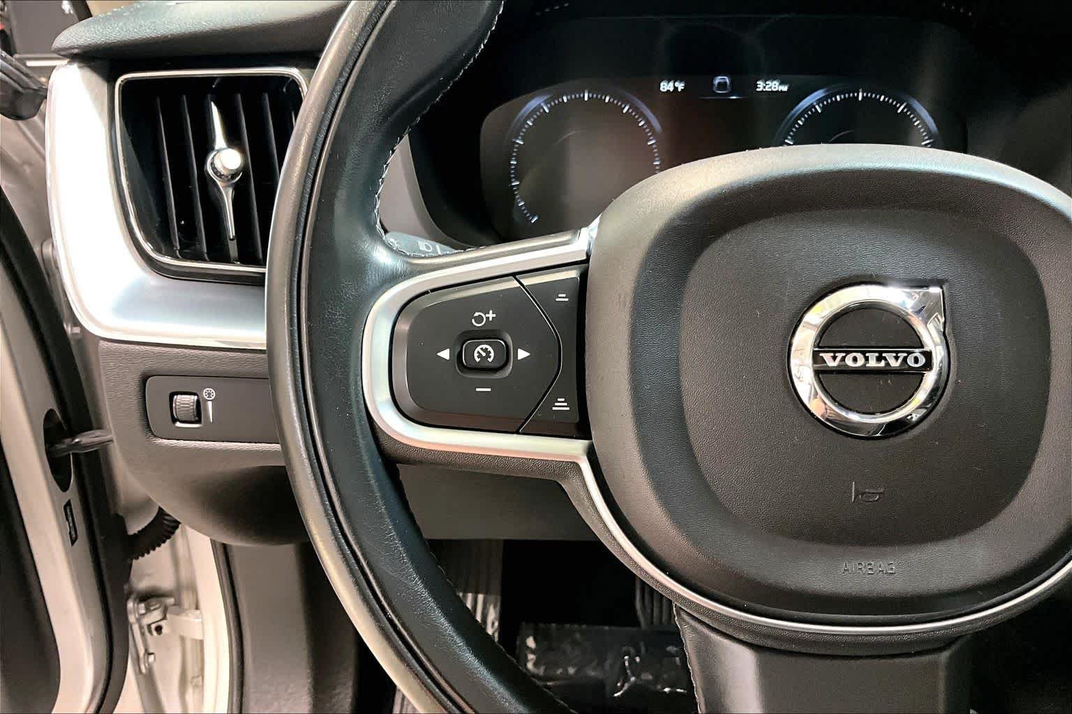 Used 2019 Bright Silver Metallic Volvo Momentum image 23