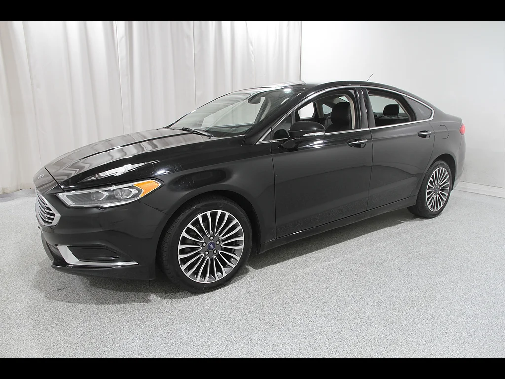 Used 2018 Shadow Black Ford SE image 3