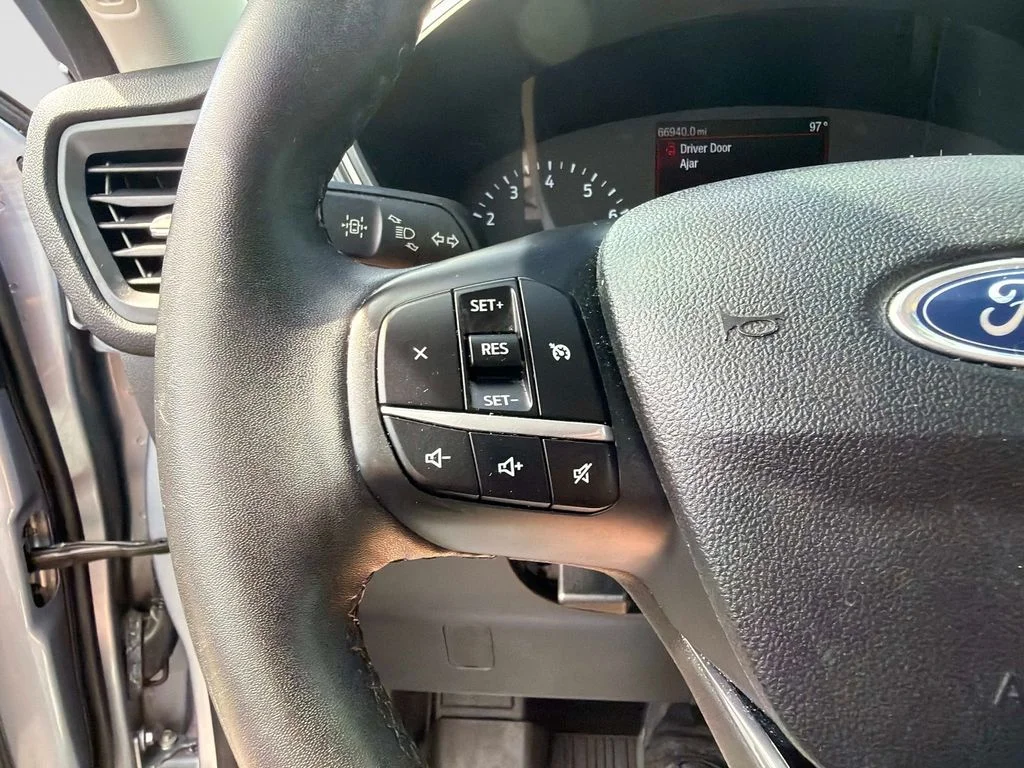 Used 2022 Blue Ford SE image 30
