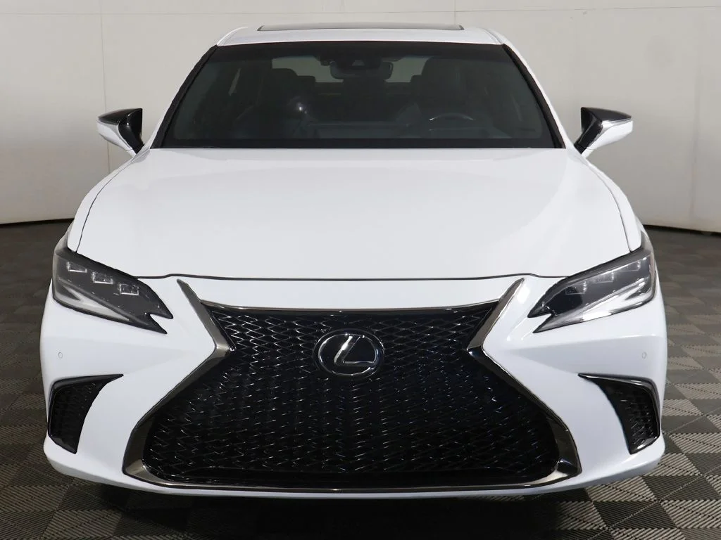 Used 2023 White Lexus 300h image 12