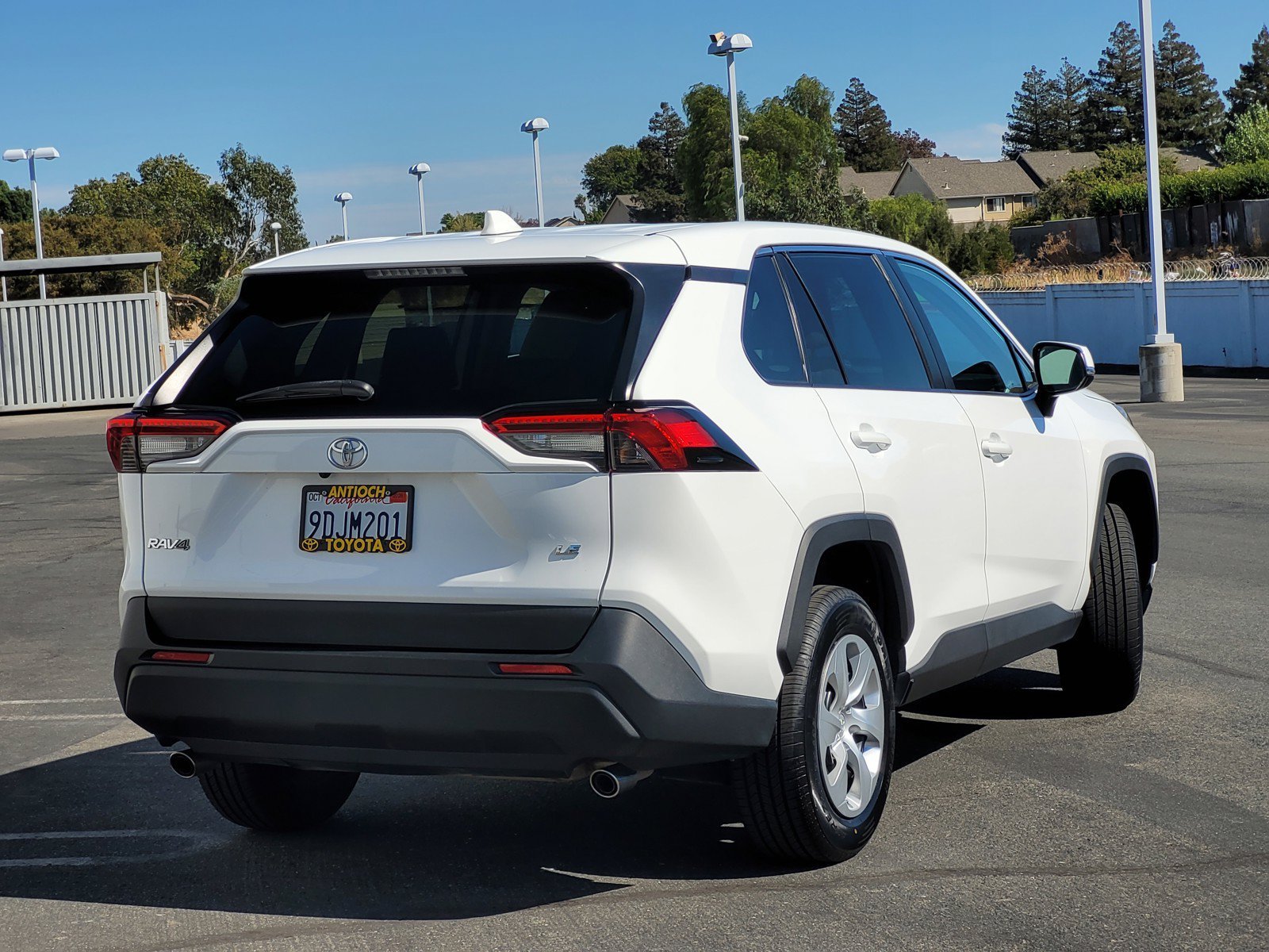Used 2022  Toyota LE image 4