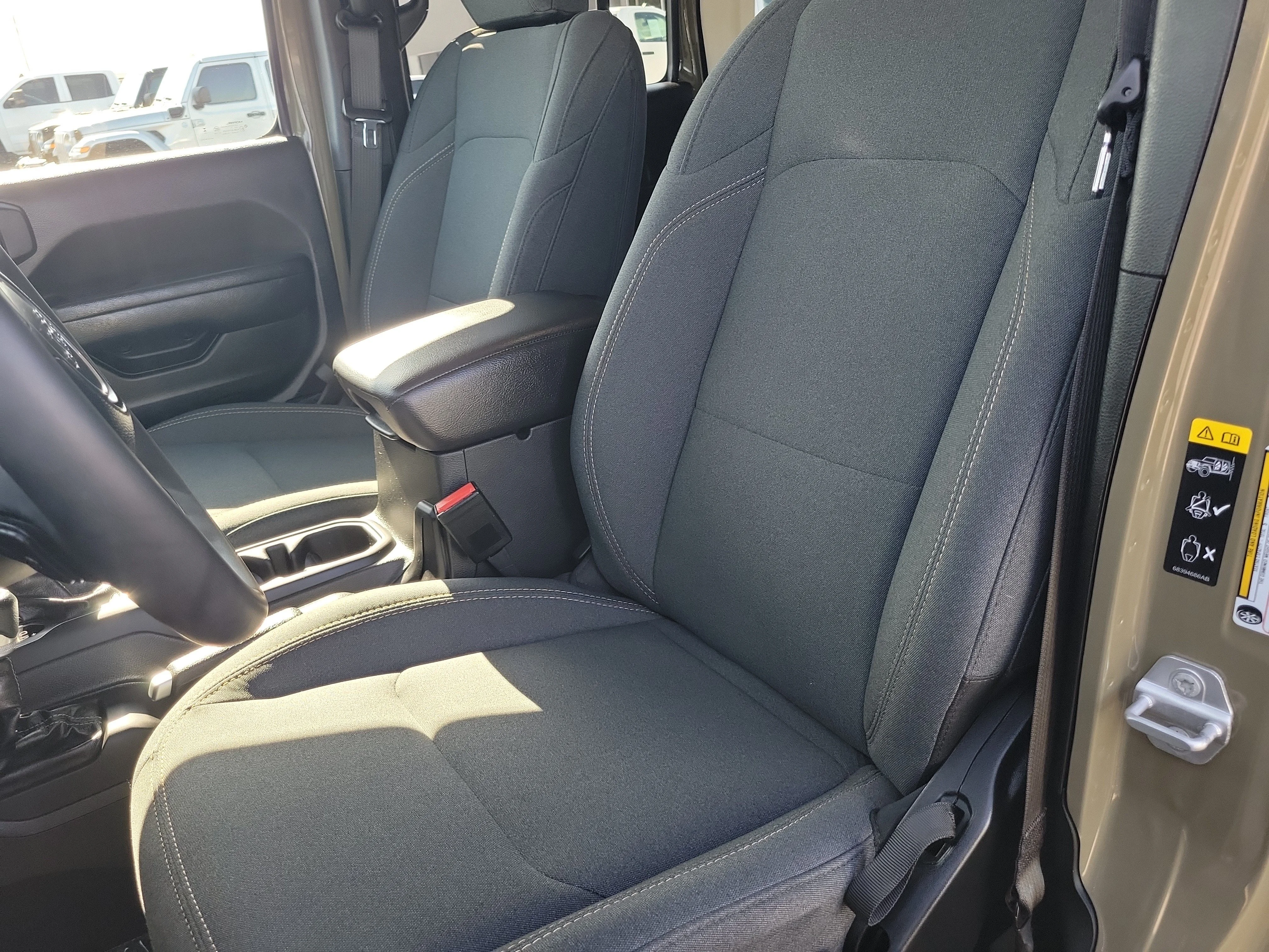 Used 2025 Green Jeep Sport S image 12