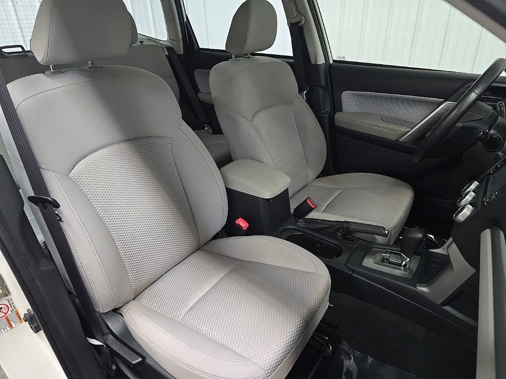 Used 2018 White Subaru 2.5i image 16