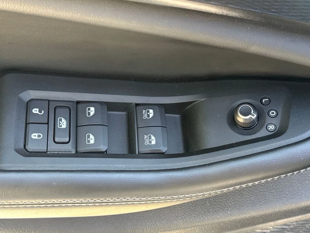 Used 2025 Diamond Black Jeep Altitude X image 14