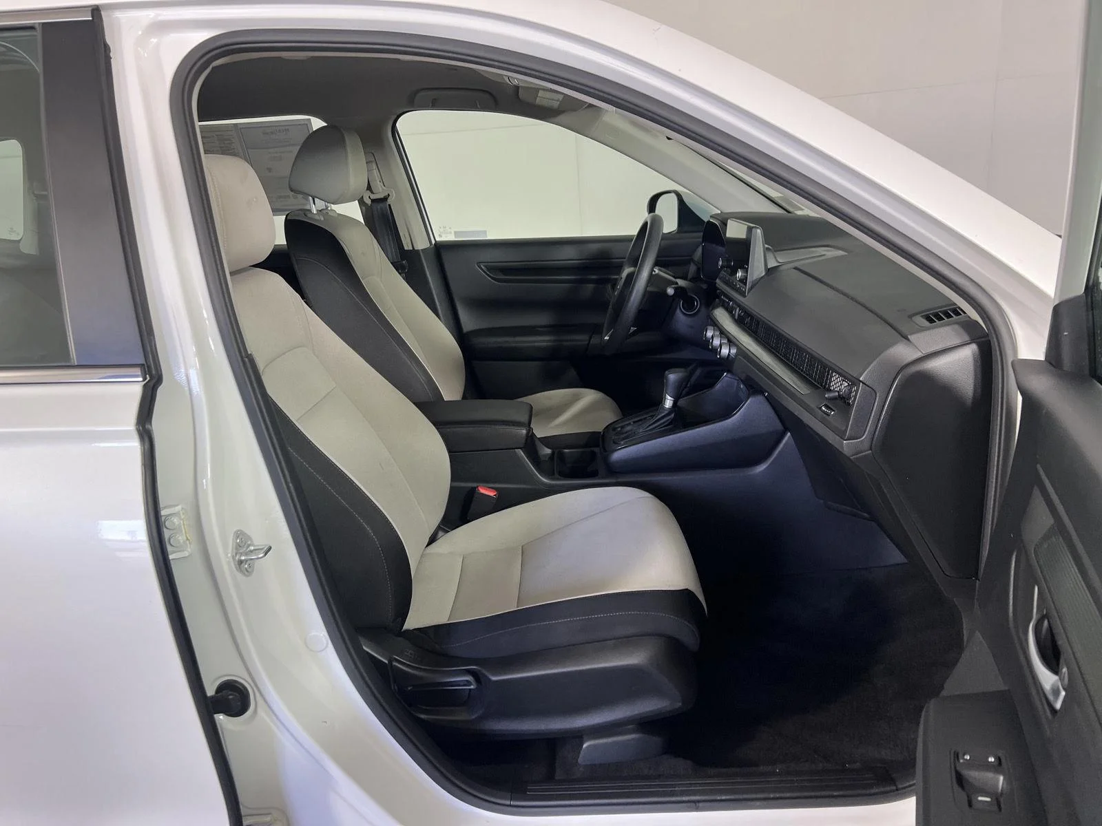 Used 2023 Platinum White Pearl Honda LX image 8
