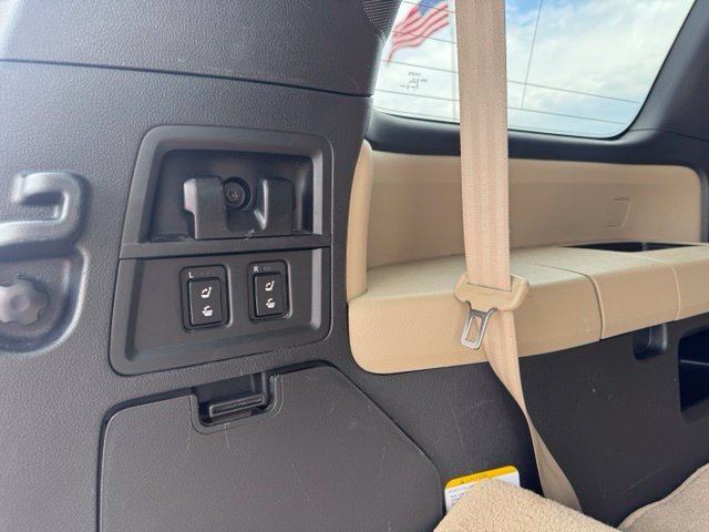 Used 2018 Blue Toyota SR5 image 21