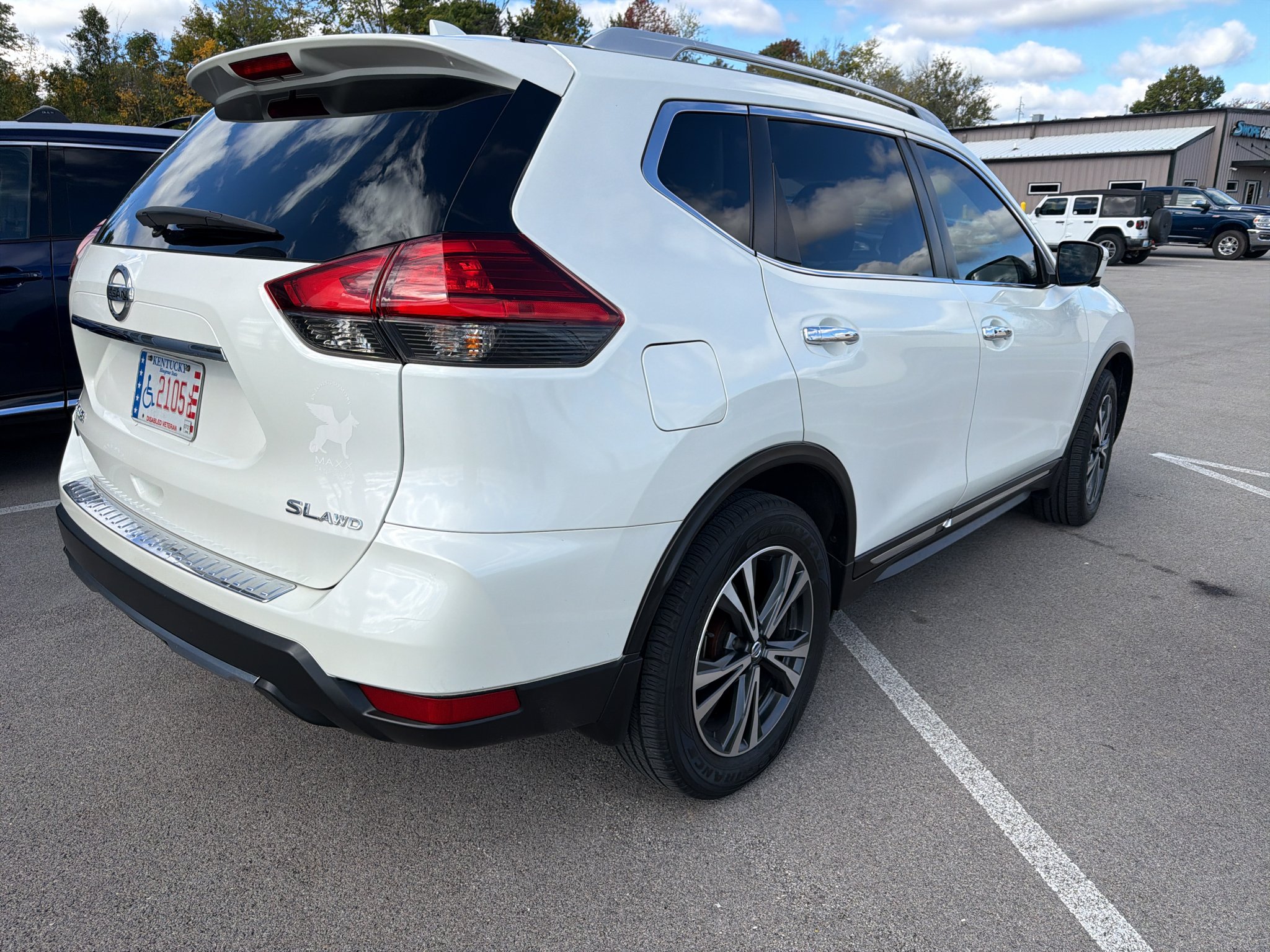 Used 2017 Pearl White Nissan SL image 4
