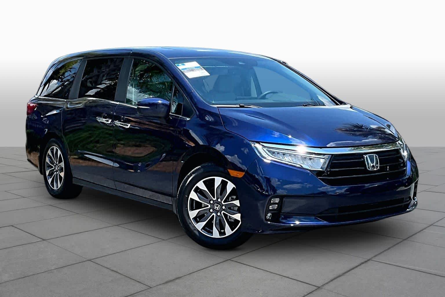 Used 2023 Obsidian Blue Pearl Honda EX-L image 3