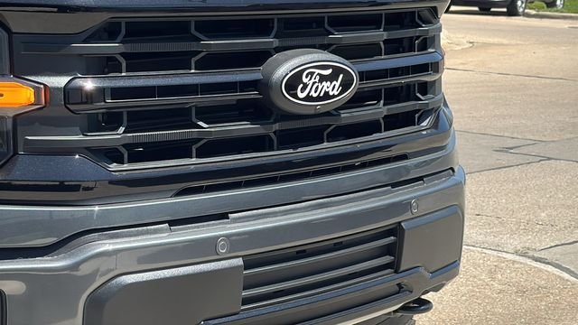 New 2026 Carbonized Gray Metallic Ford XLT image 3