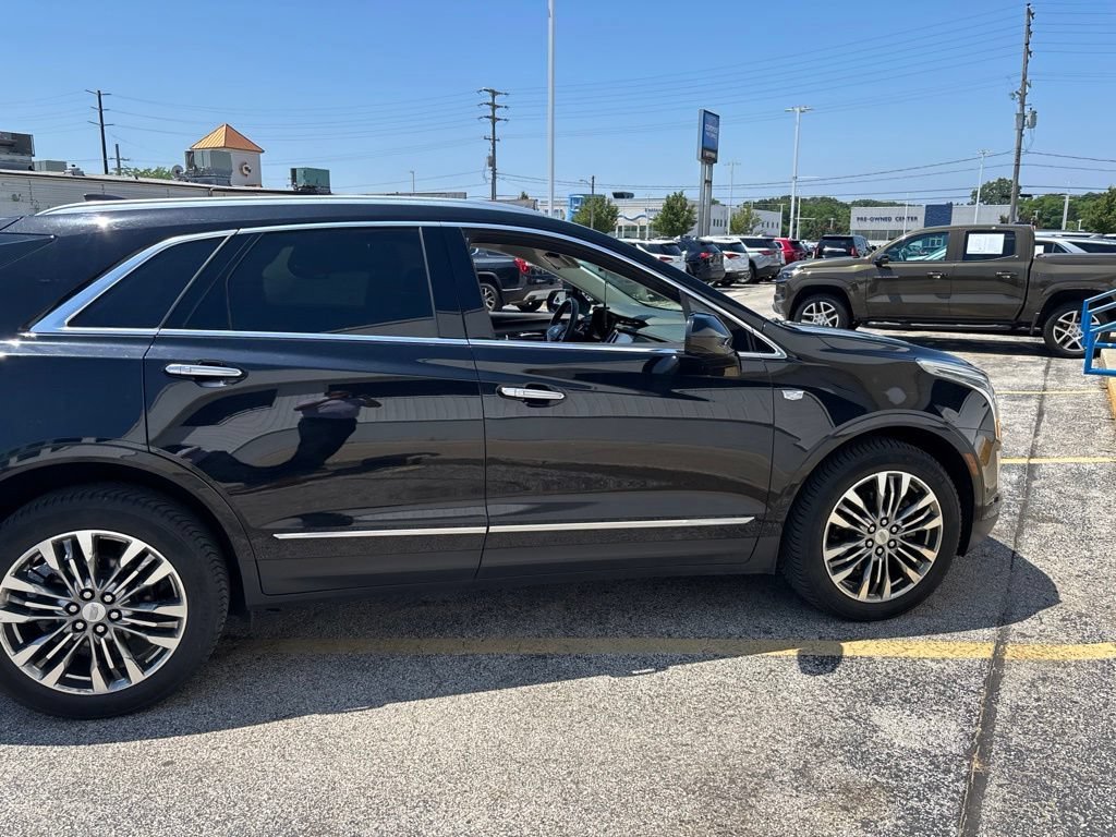 Used 2017 STELLAR BLACK METALLIC Cadillac Premium Luxury AWD image 4