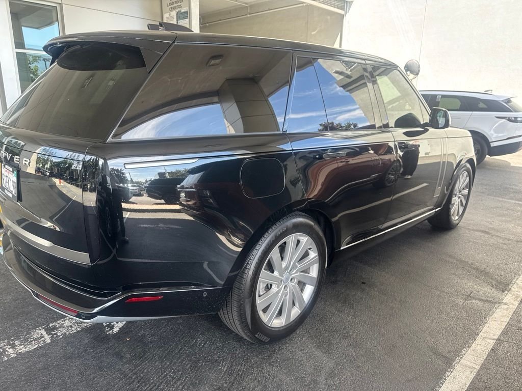 Certified Used 2025 Santorini Black Metallic Land Rover SE image 4