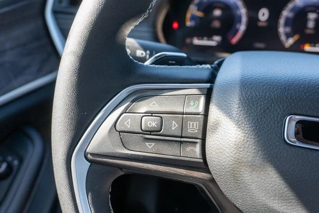 New 2026 Silver Zynith Exterior Paint Jeep Altitude image 18