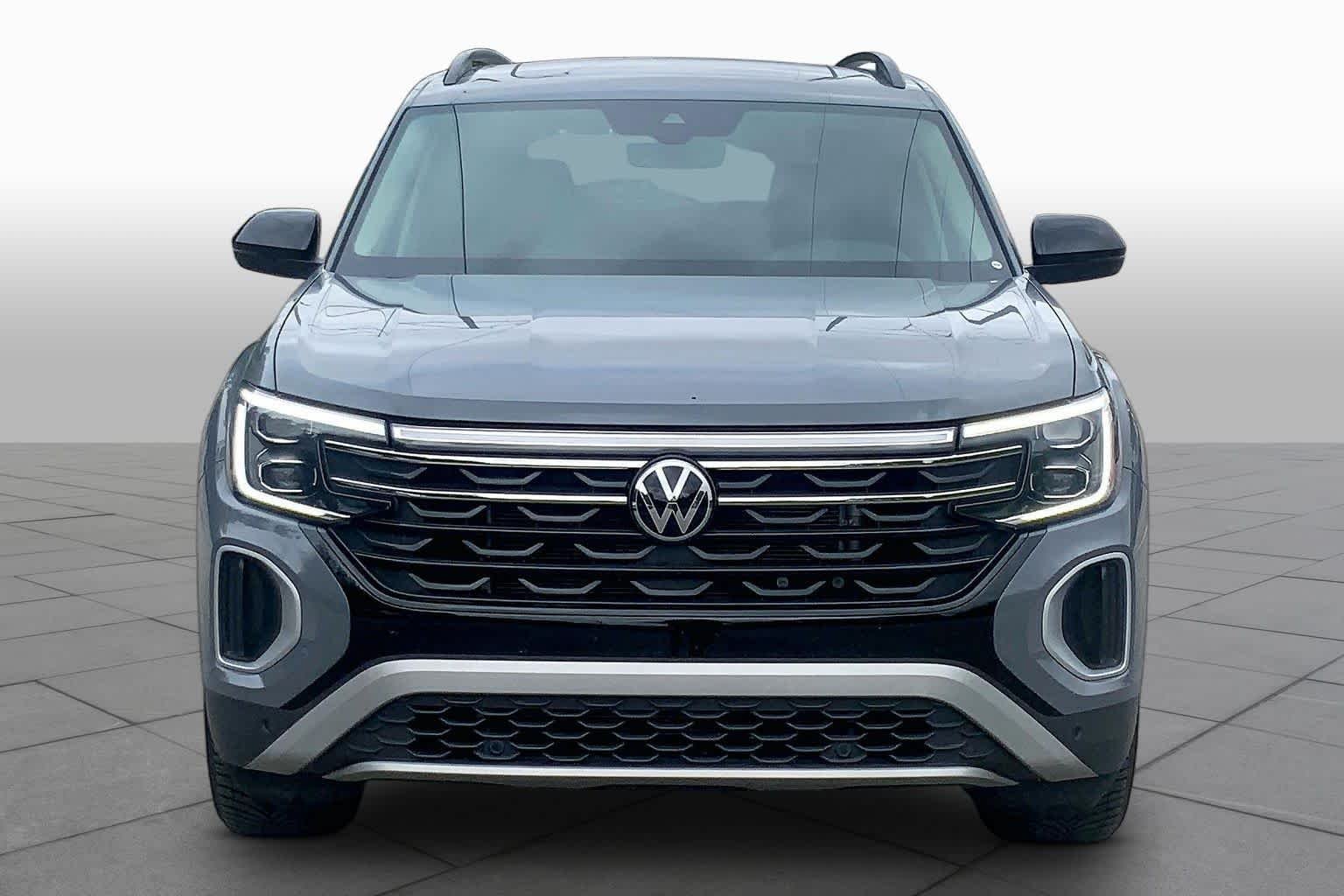 Used 2024 Pure Gray Volkswagen 2.0T Peak Edition SE w/Technology image 3
