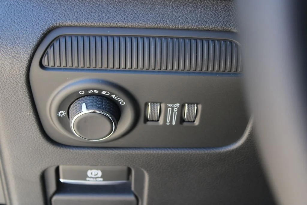 New 2026 Silver-Zynith Exterior Paint Jeep Limited Reserve image 32
