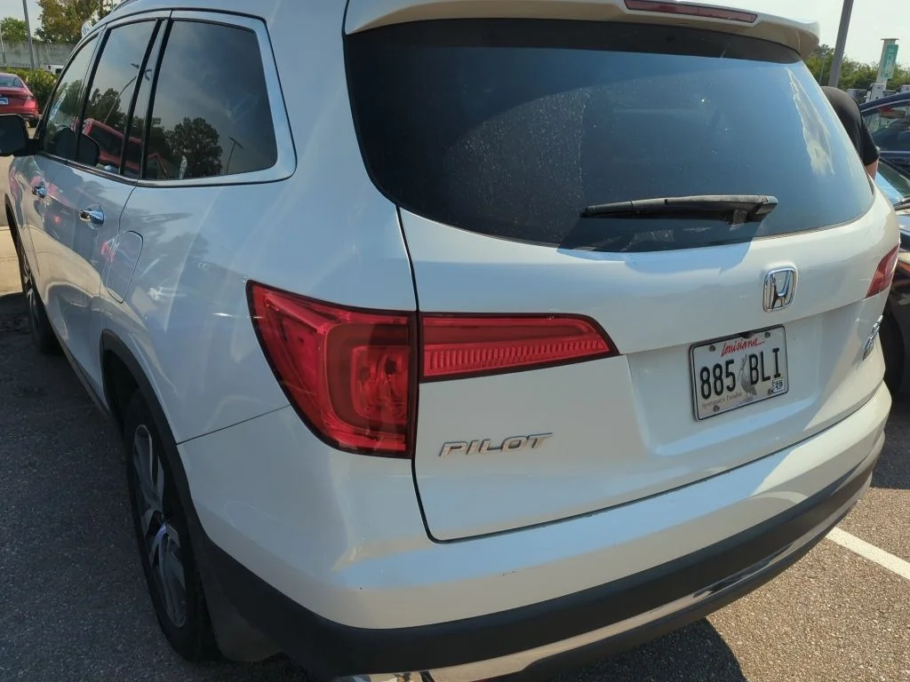 Used 2017 White Diamond Pearl Honda Elite image 4