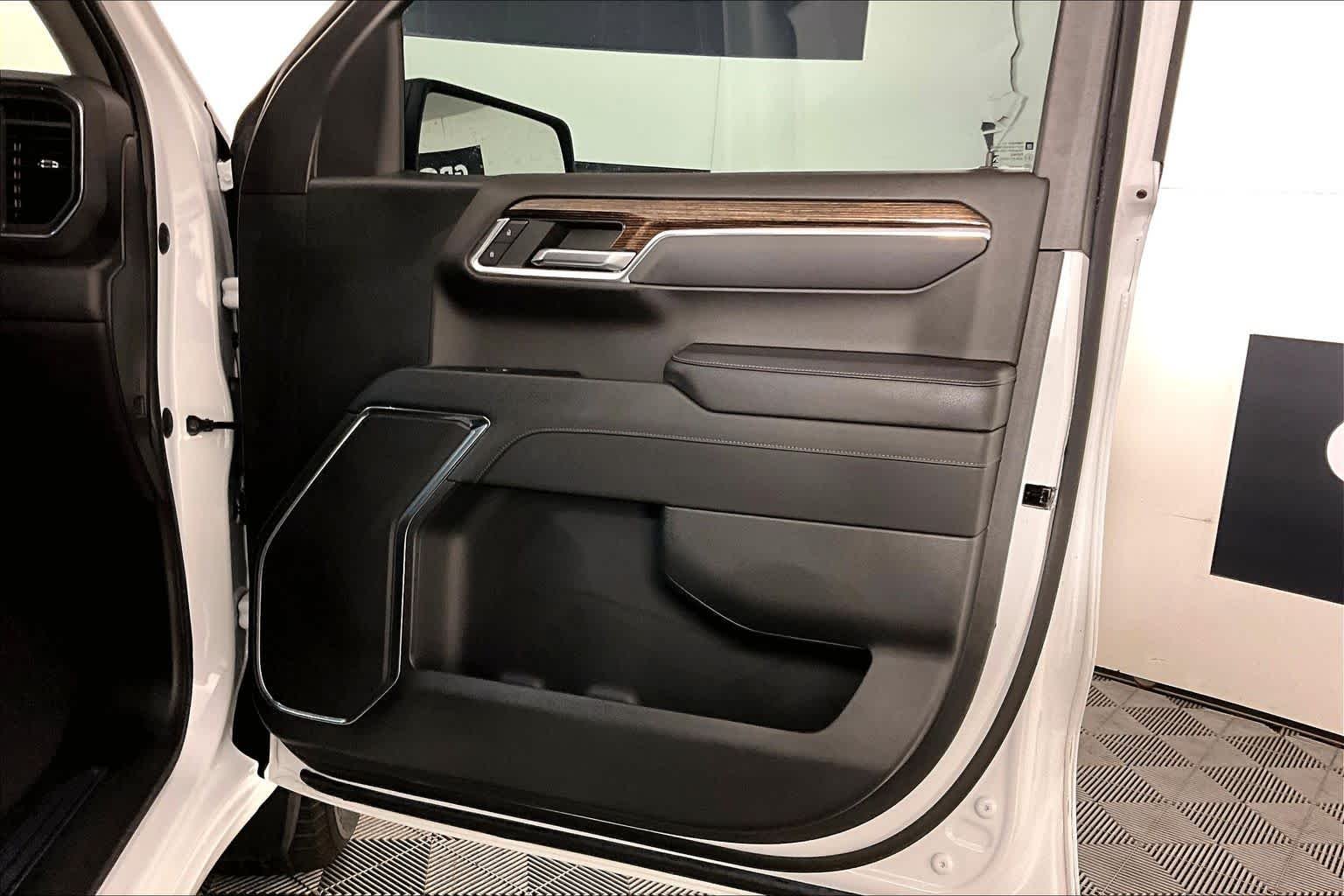 Used 2023 Summit White GMC Elevation image 23