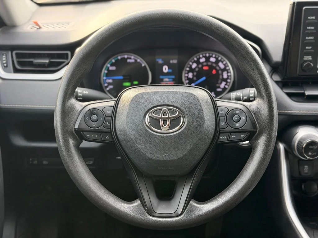 Used 2022  Toyota XLE image 18