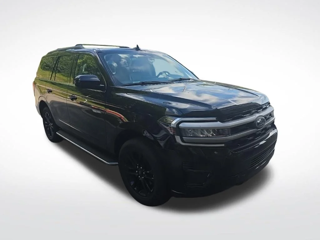 Used 2023 Black Ford XLT image 2