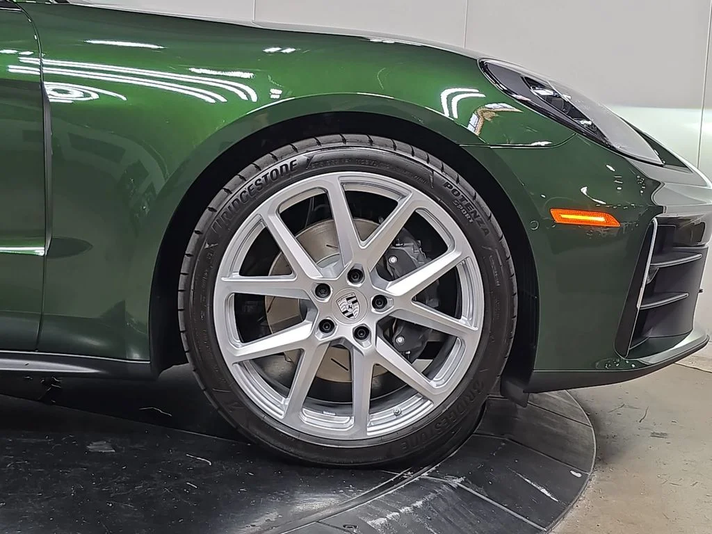 New 2026 Oak Green Metallic Neo Porsche 4 image 11