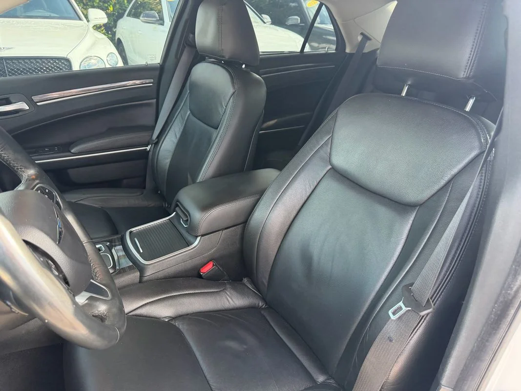 Used 2019  Chrysler Touring image 21