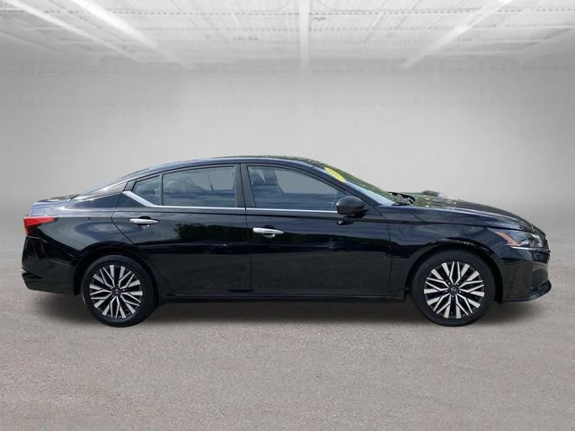 Used 2024 Black Nissan 2.5 SV image 5