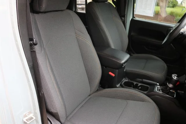 Used 2024 Earl Clearcoat Jeep Sport S image 45
