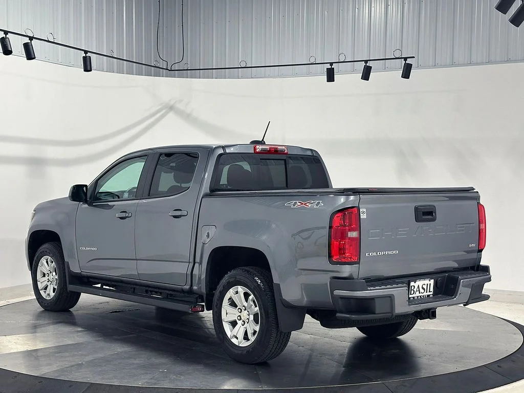 Used 2021 Gray Chevrolet LT image 16