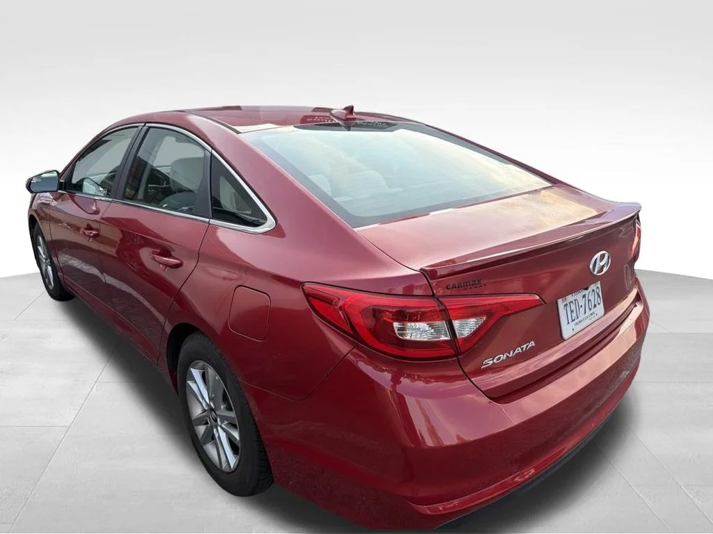 Used 2017 Red Hyundai Base image 2